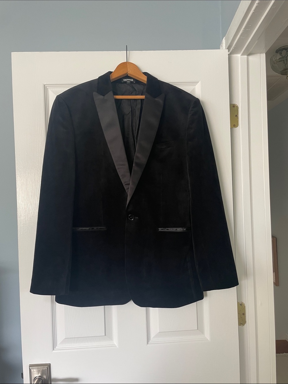Express Men's Black Velvet Tuxedo Jacket w/ Satin Shawl Lapel Slim Cut Size 42R